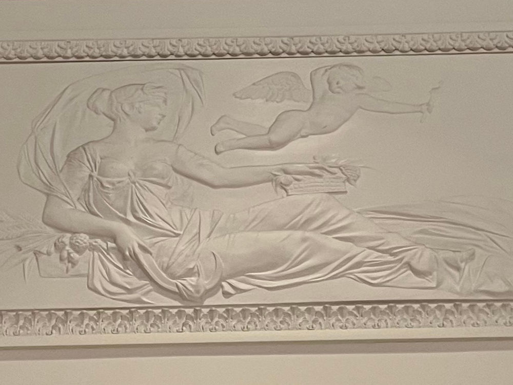 East Room Sopraporte