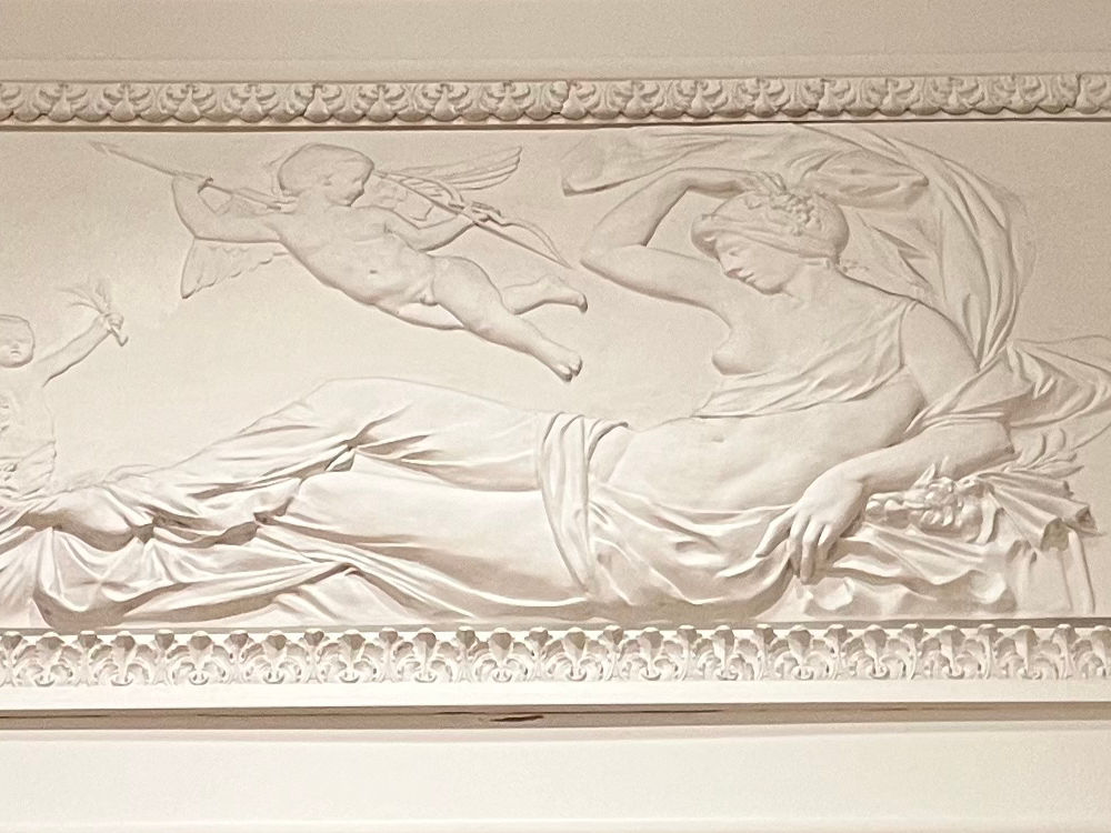 East Room Sopraporte