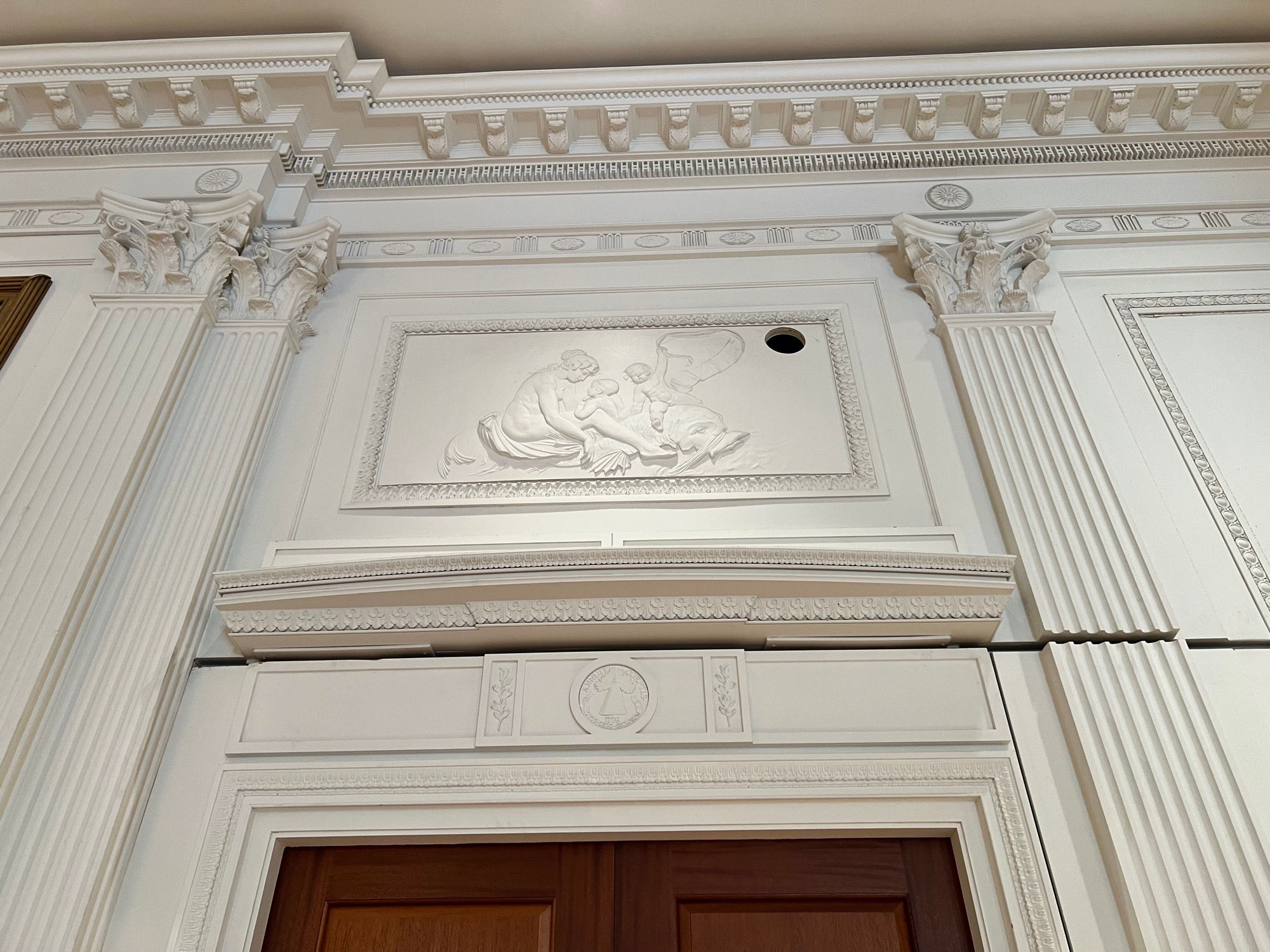 East Room Sopraporte