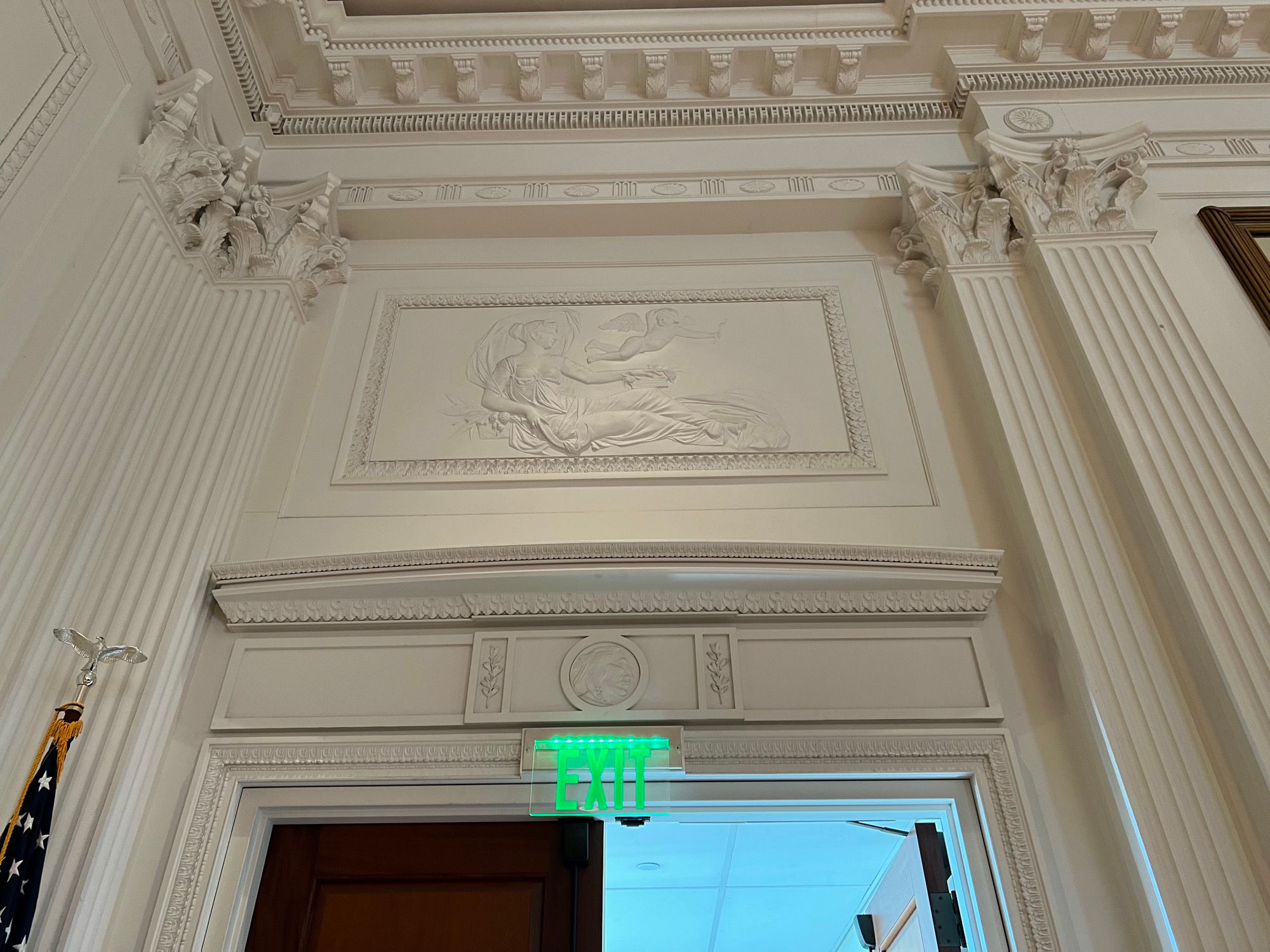 East Room Sopraporte