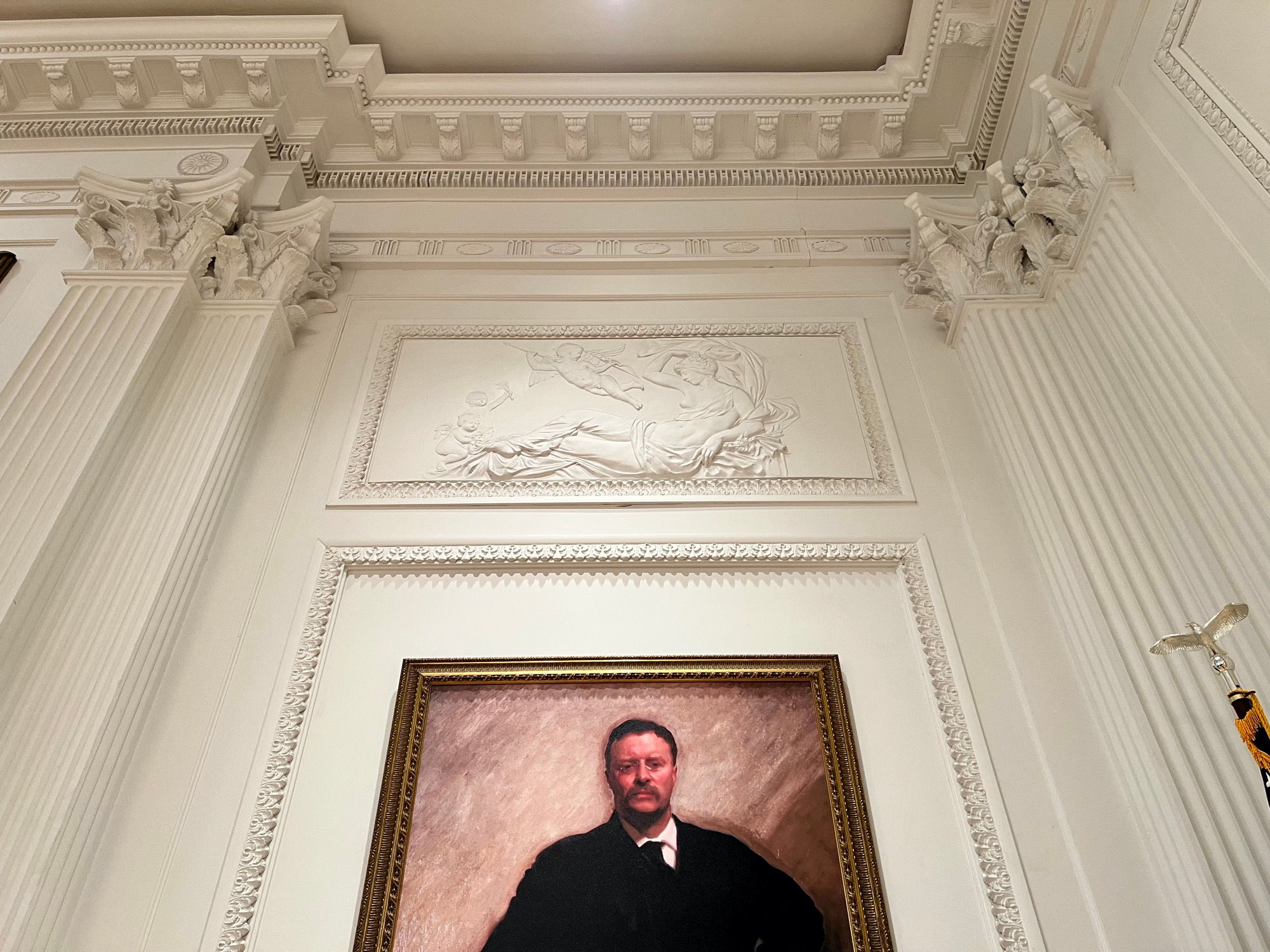 East Room Sopraporte