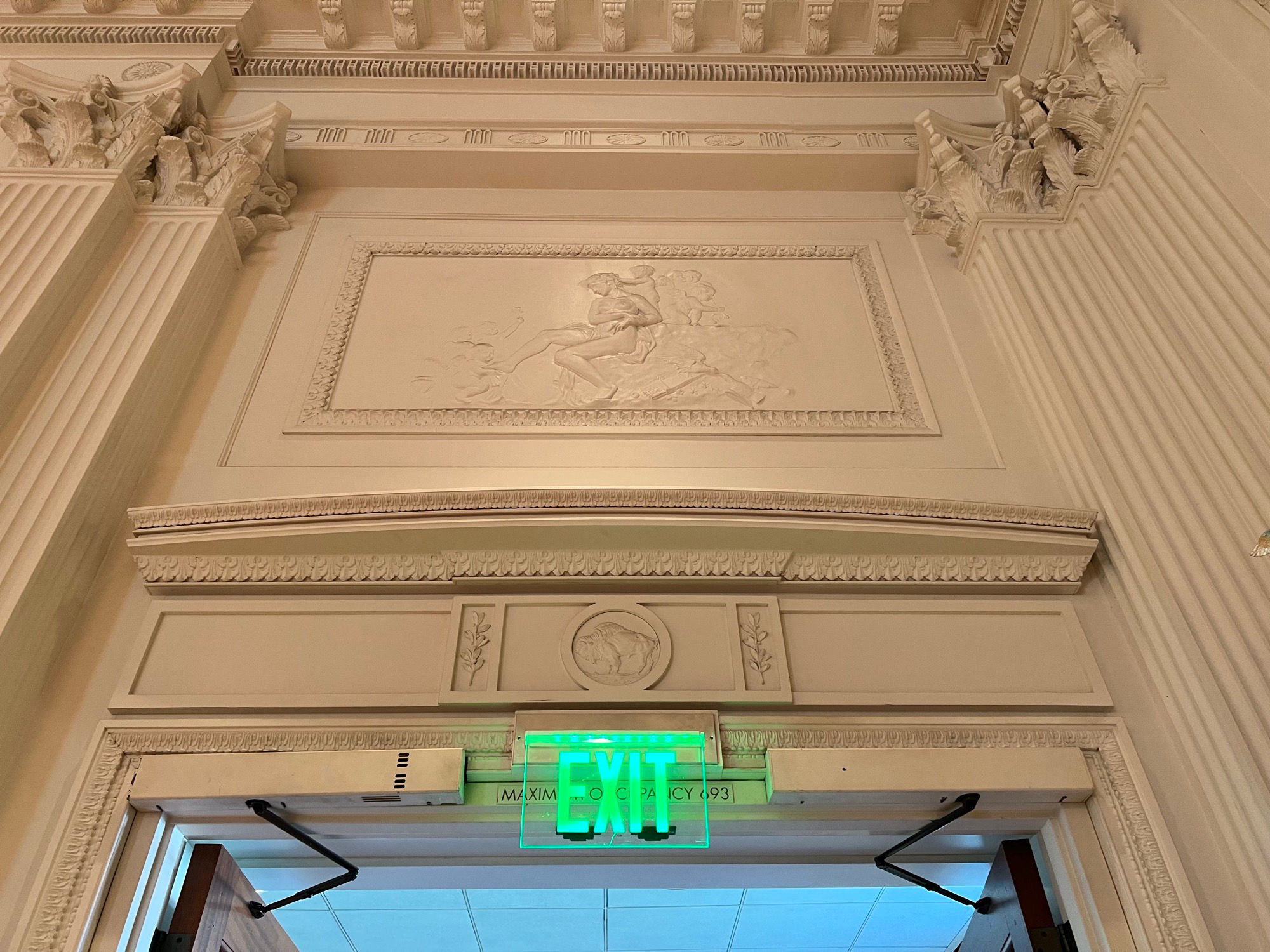 East Room Sopraporte