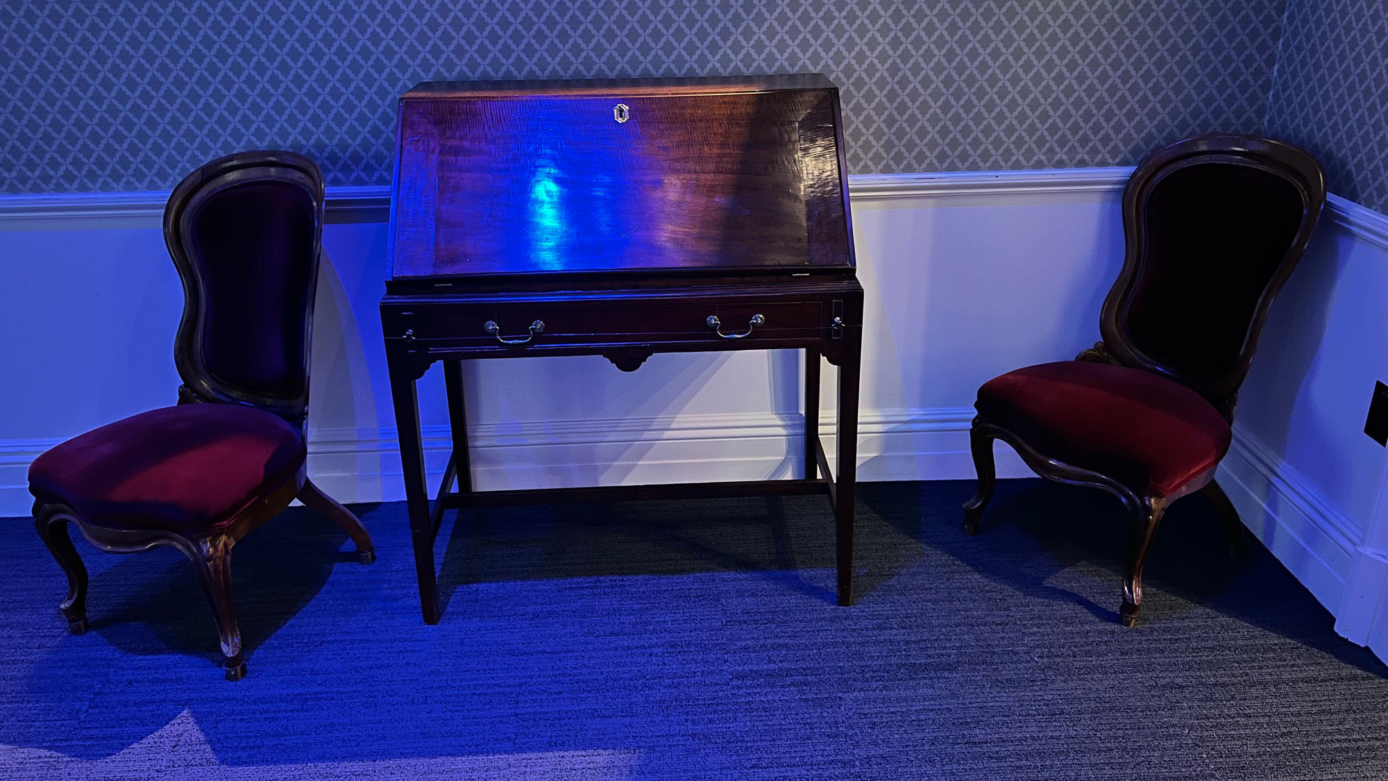 Lincoln Sitting Room Desk and Chairs