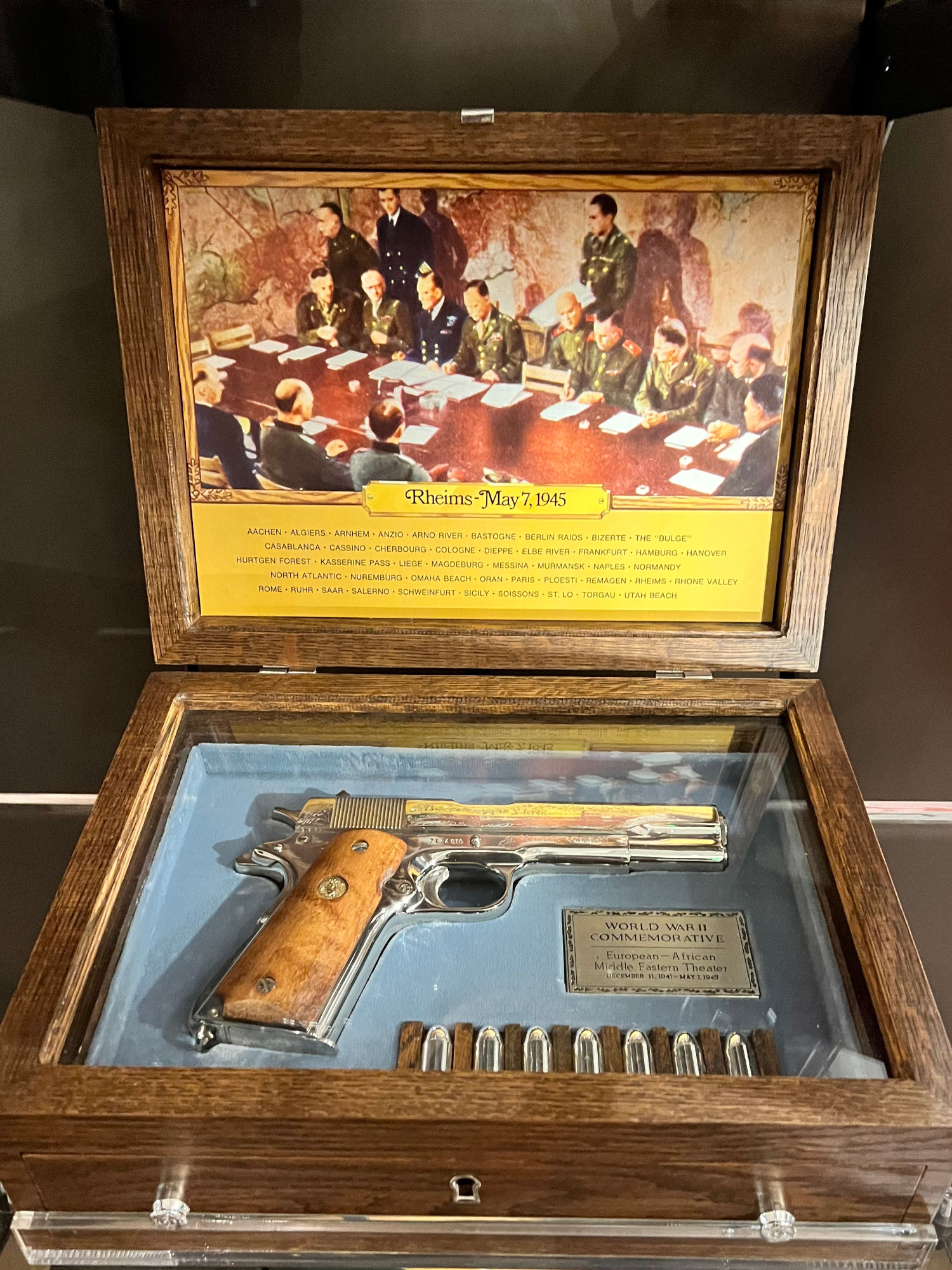 Nixon Elvis Gun Gift