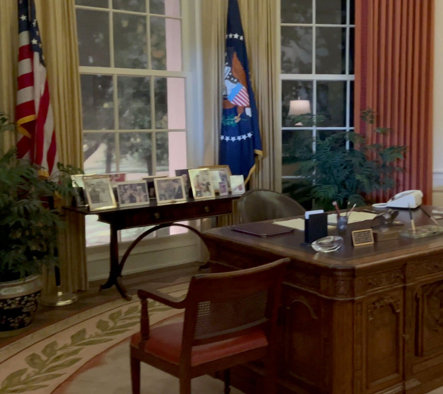 Oval Office Replica