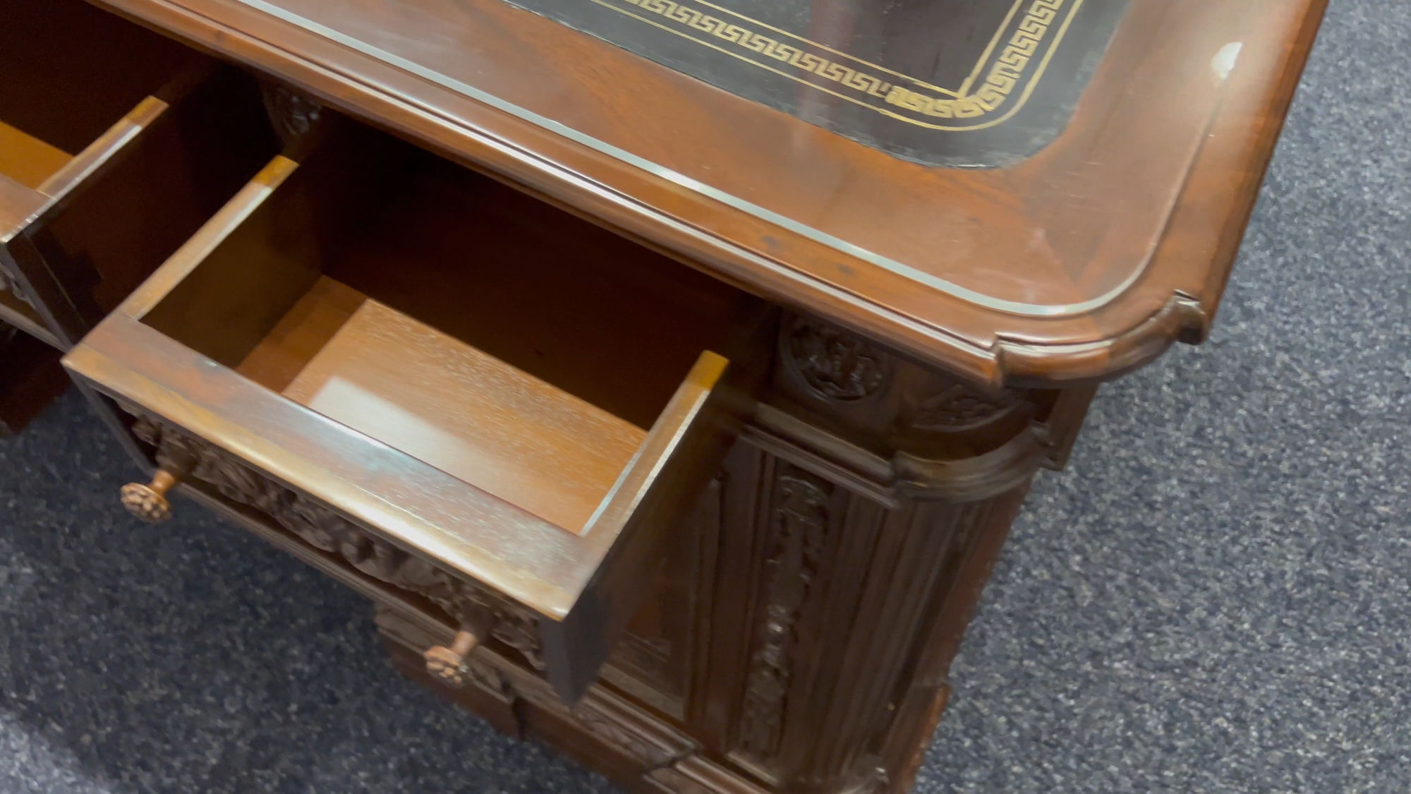 Reagan Library Resolute Desk Replica