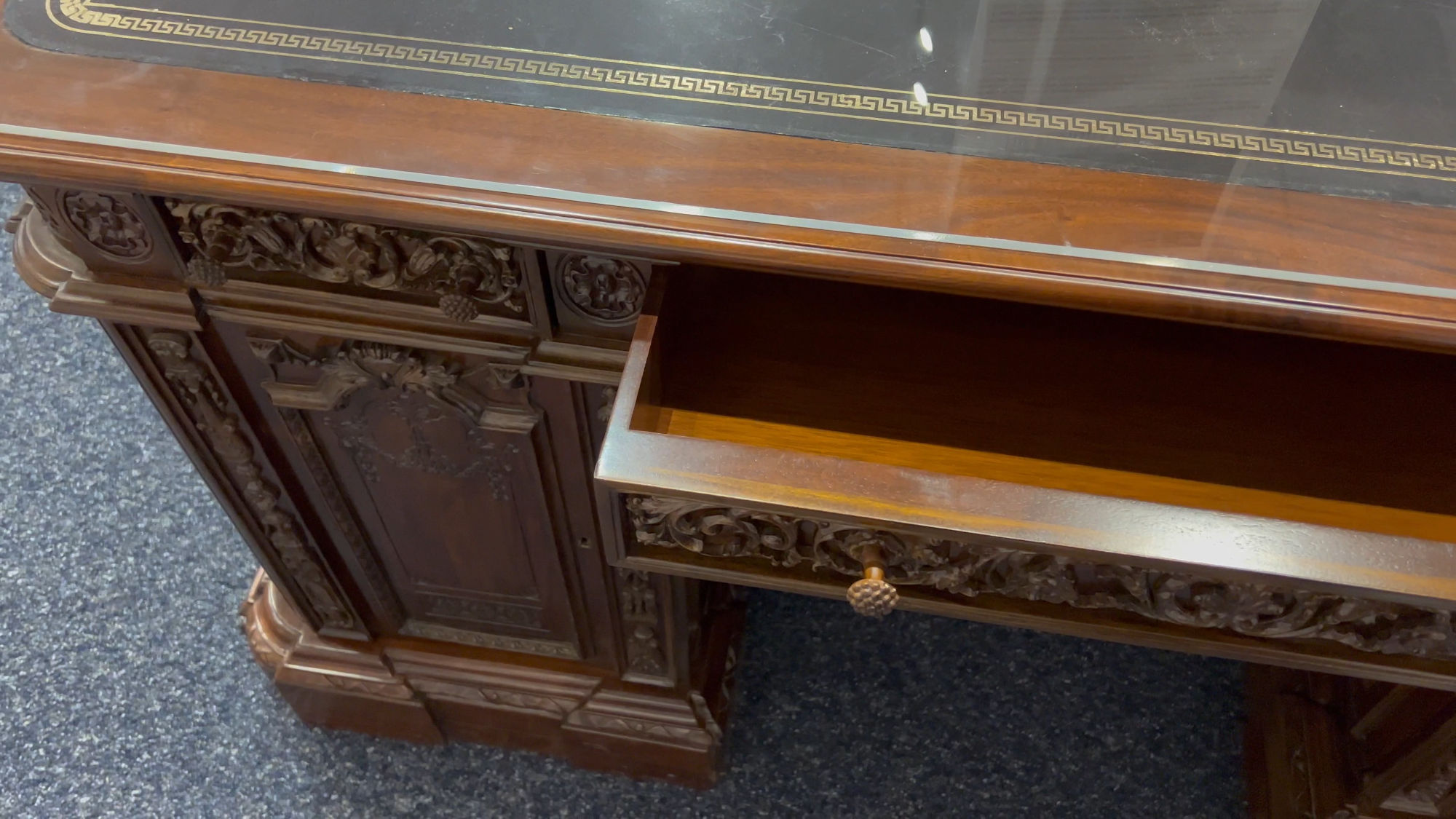 Reagan Library Resolute Desk Replica