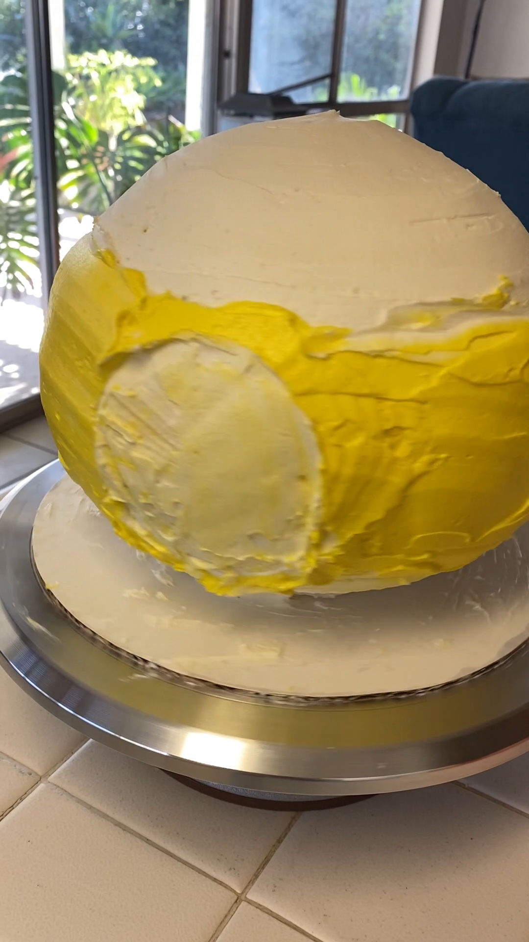 White Circle 9-ball Cake White Circle