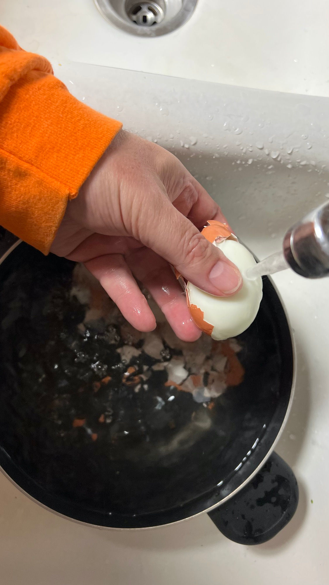Hard Boiled Eggs Peel Under Running Water