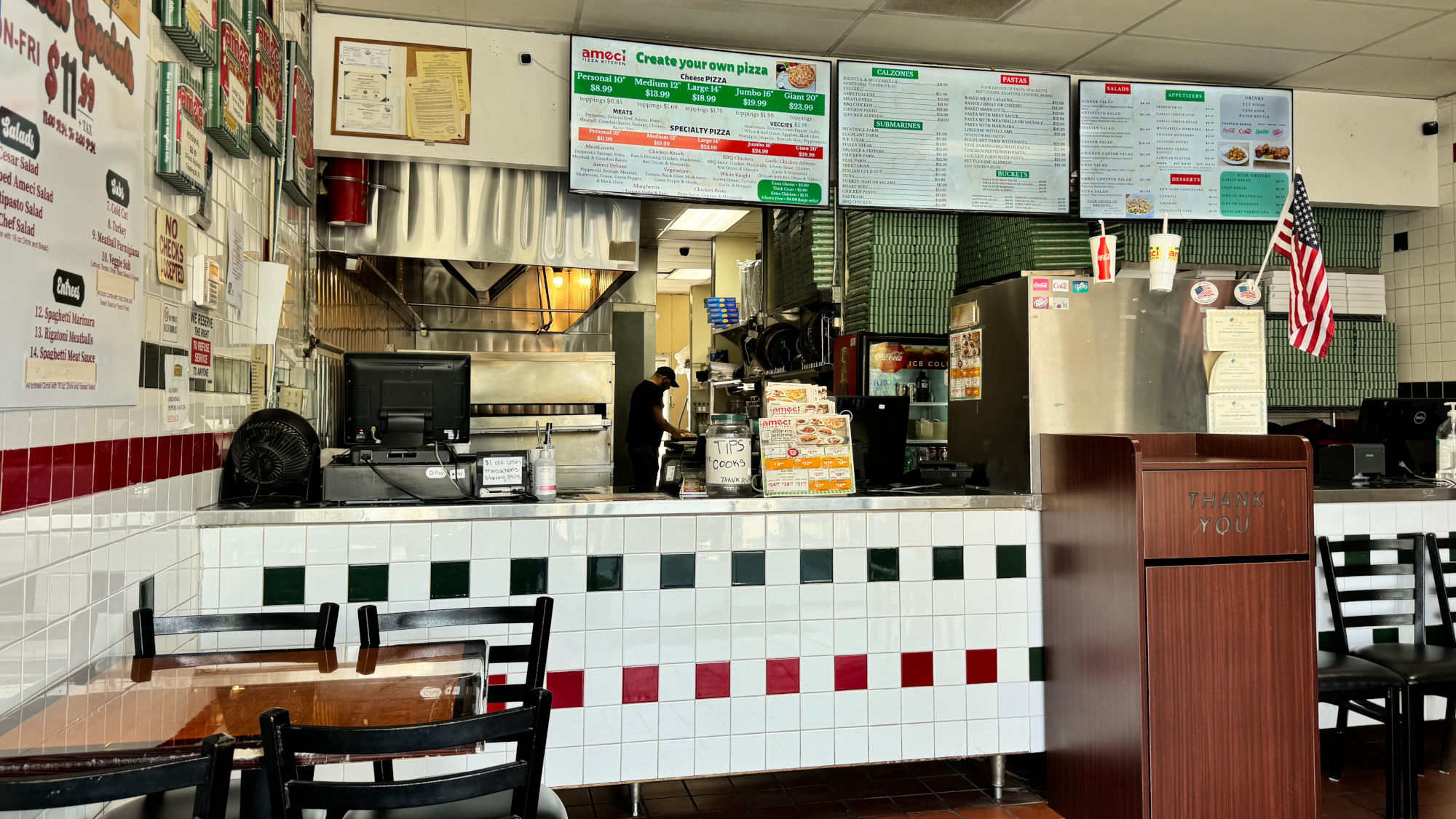 Ameci Pizza Inside