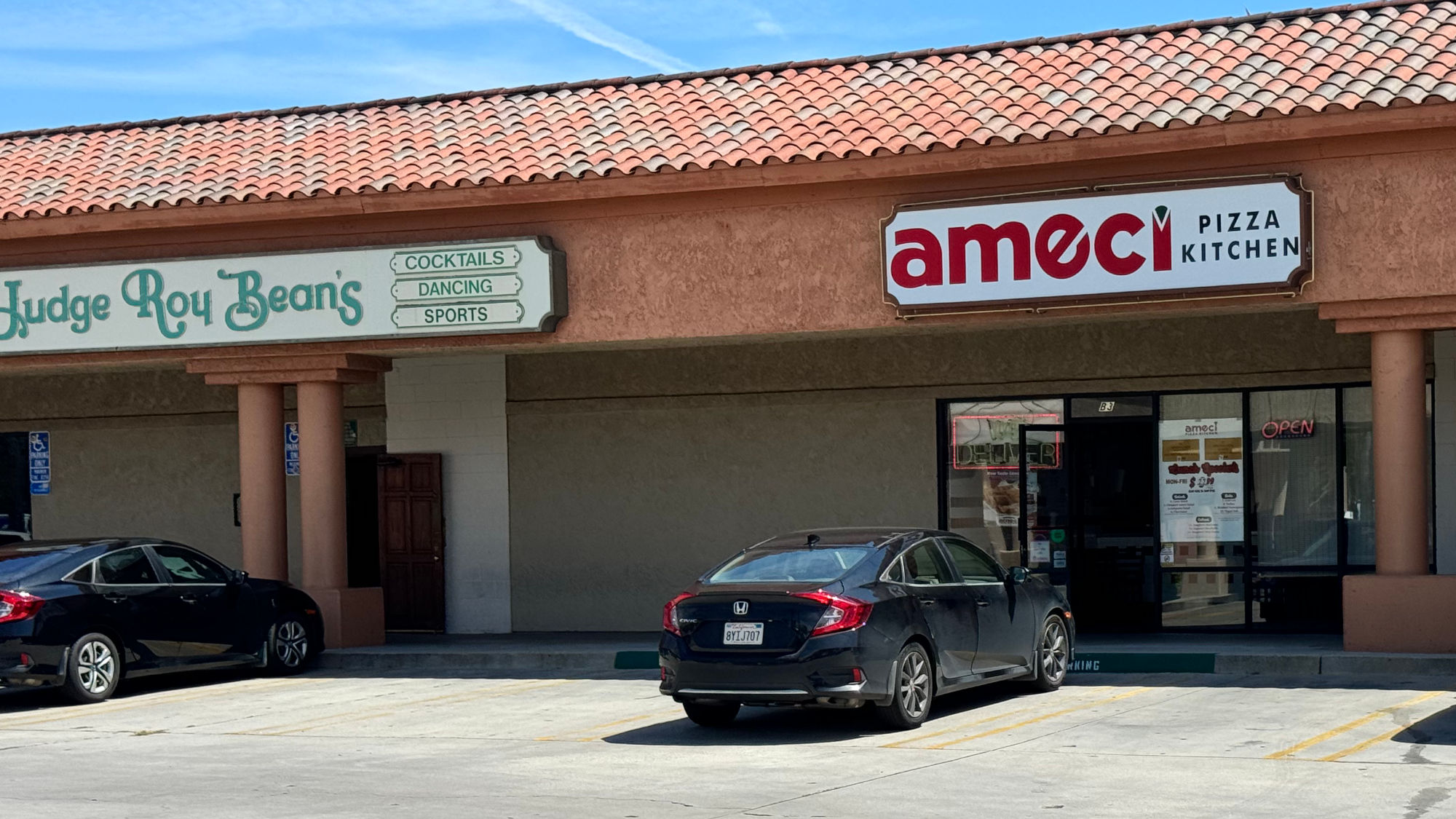 Simi Valley on Tapo, California Ameci Pizza Simi Valley on Tapo