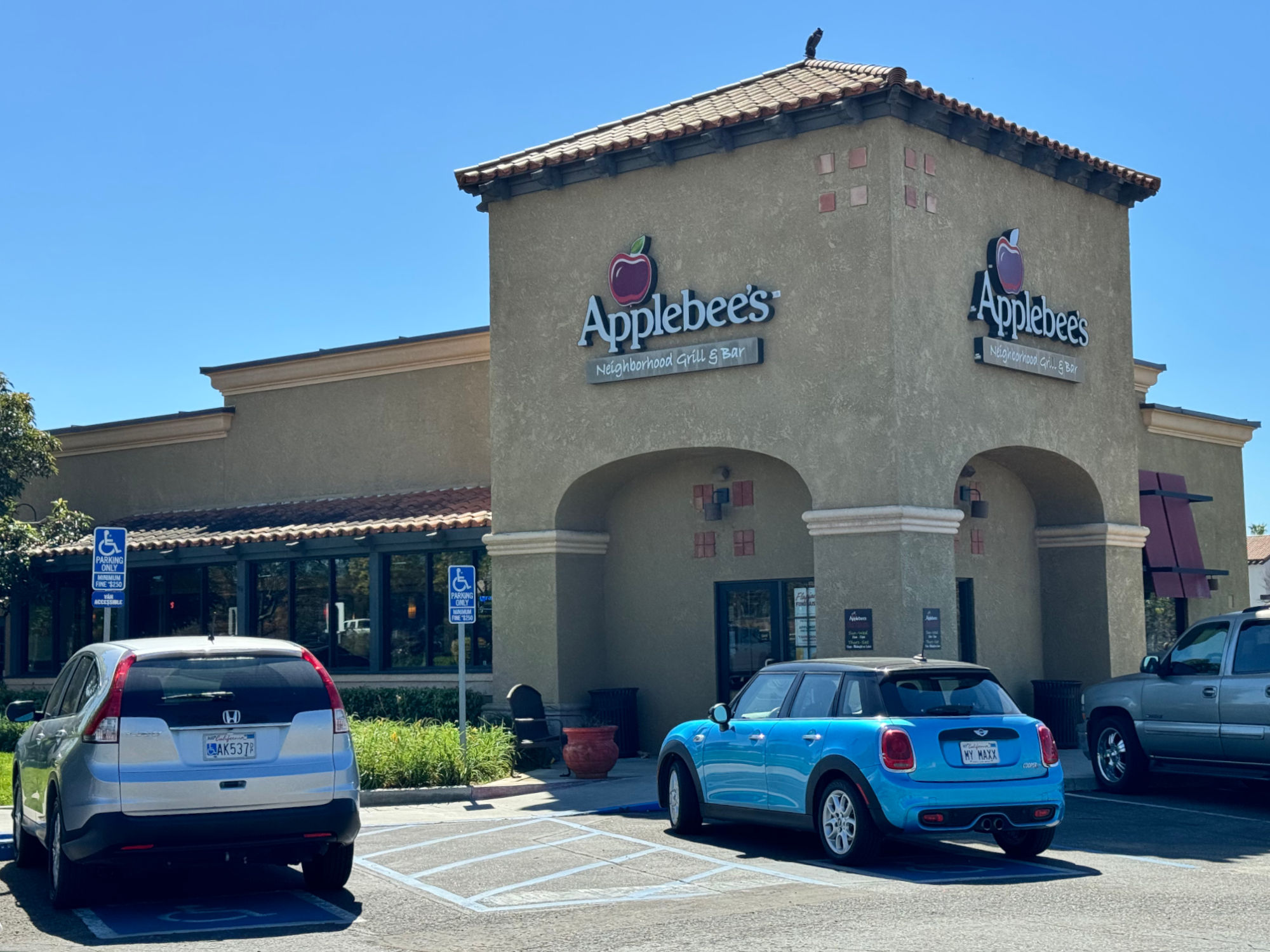Applebee's Restaurant Exterior
