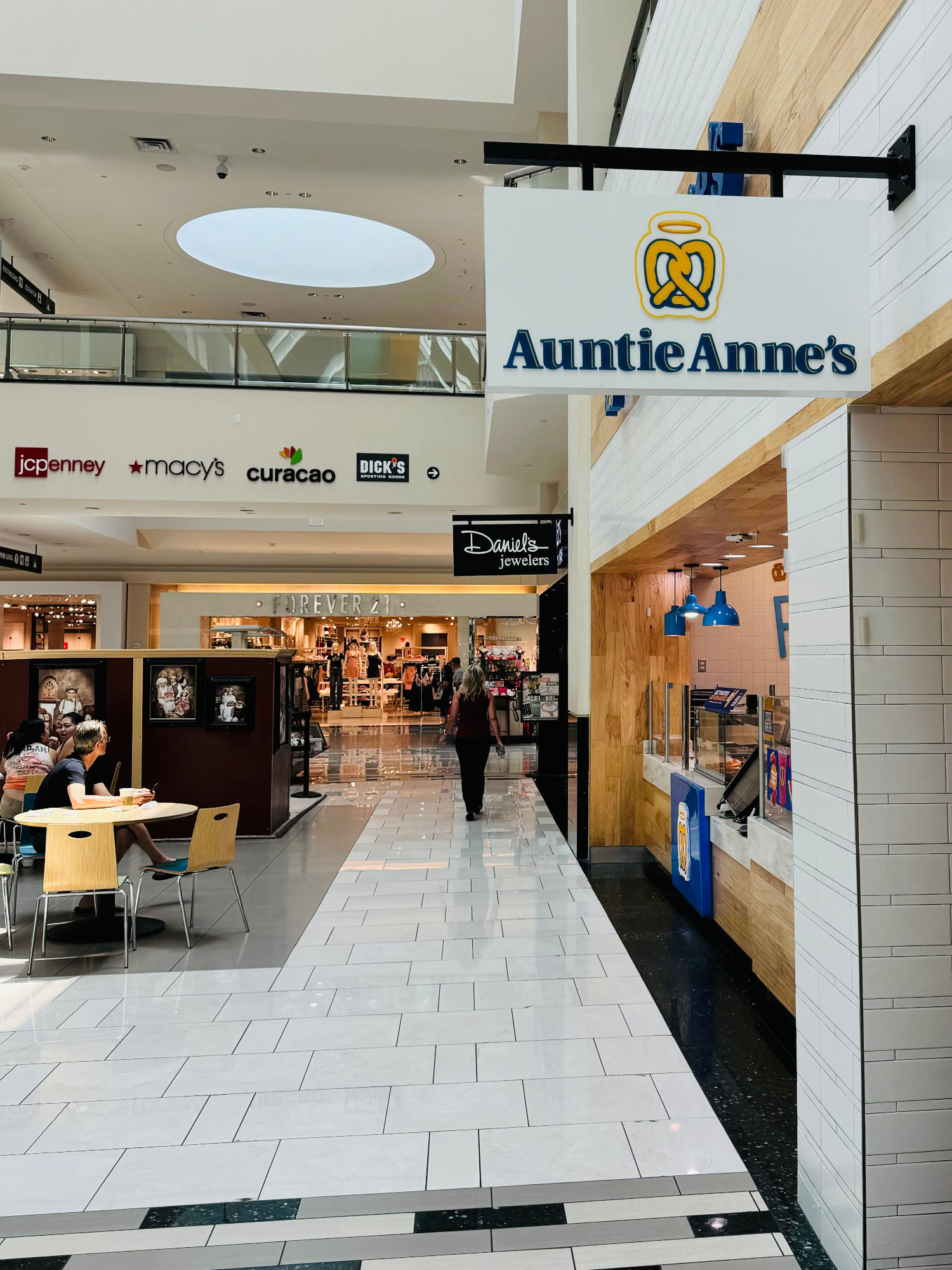 Northridge Fashion Center, California Auntie Anne's Northridge Fashion Center First Floor