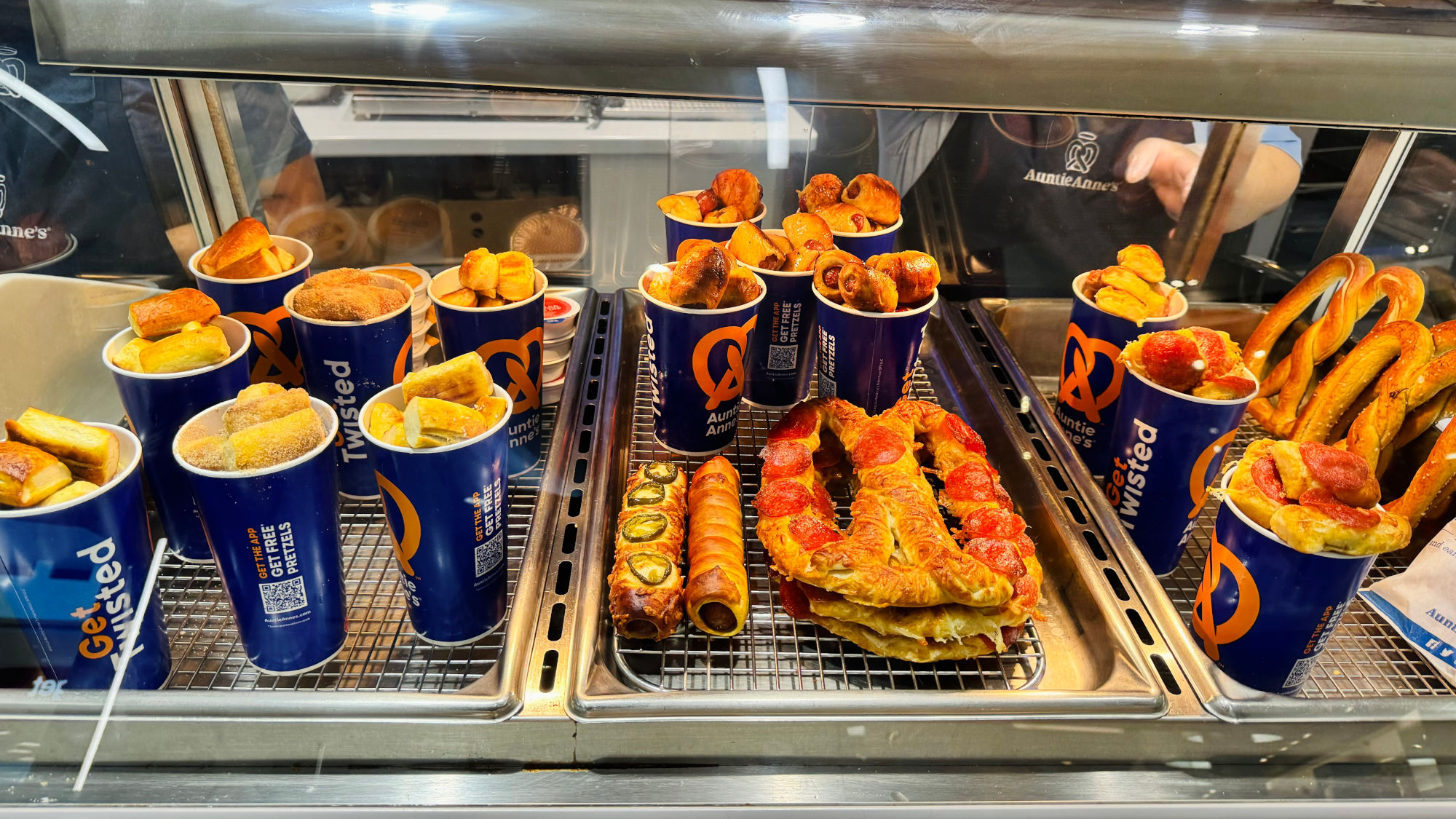 Pretzel Warming Display Auntie Anne's Pretzel Warming Display