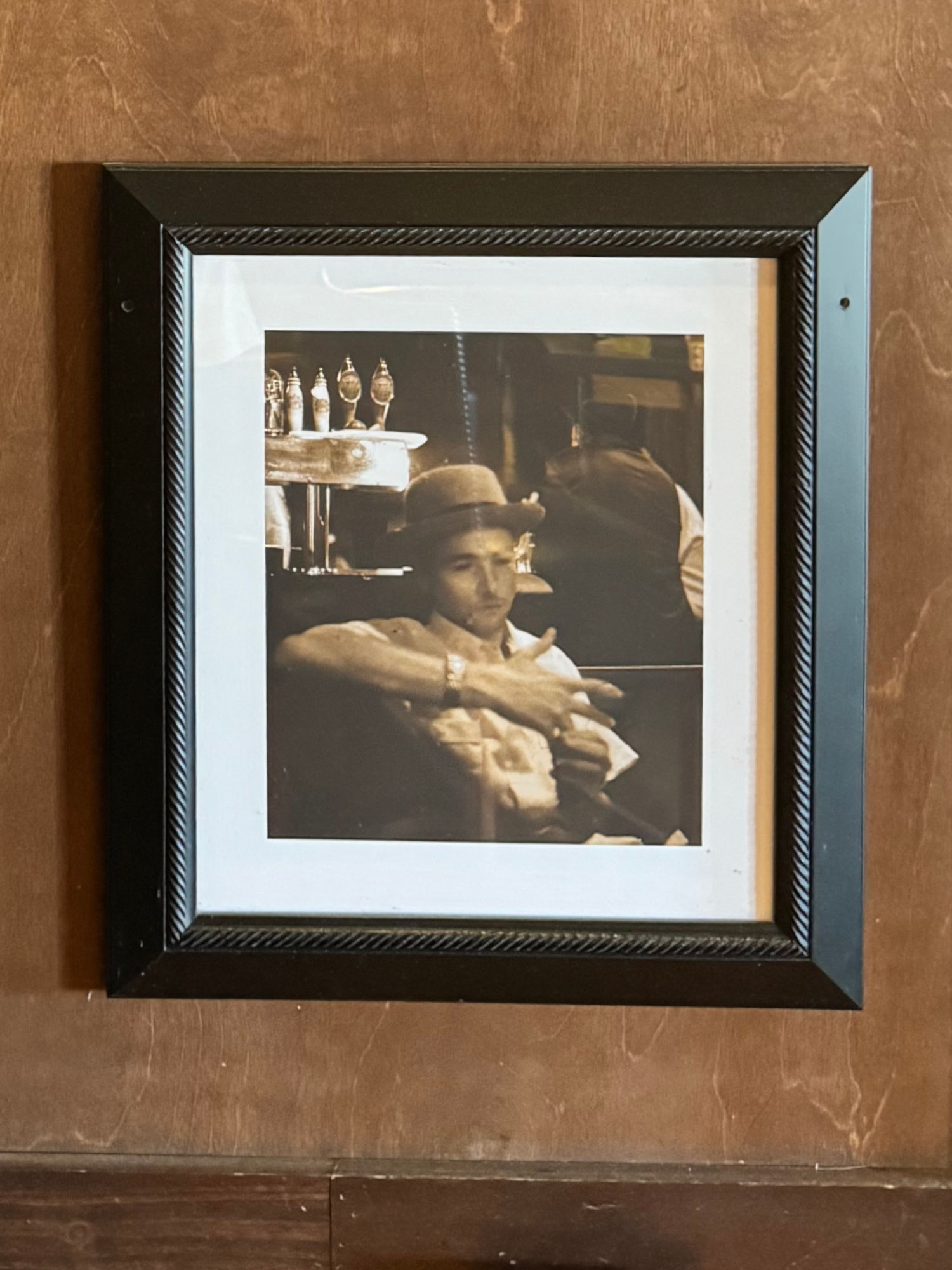 Bar Louie Decor Ring Finger