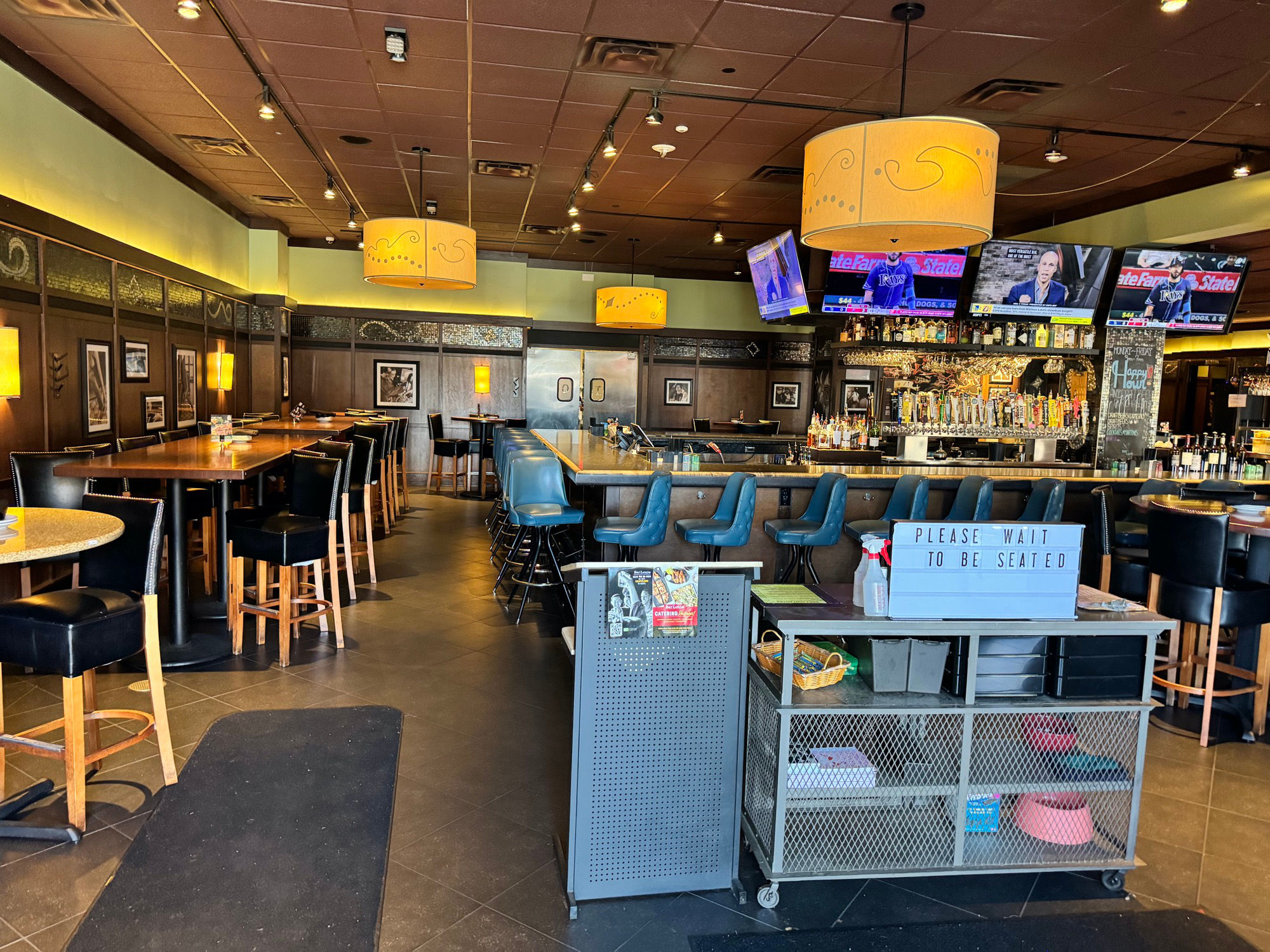 Bar Louie Wait to be Seated