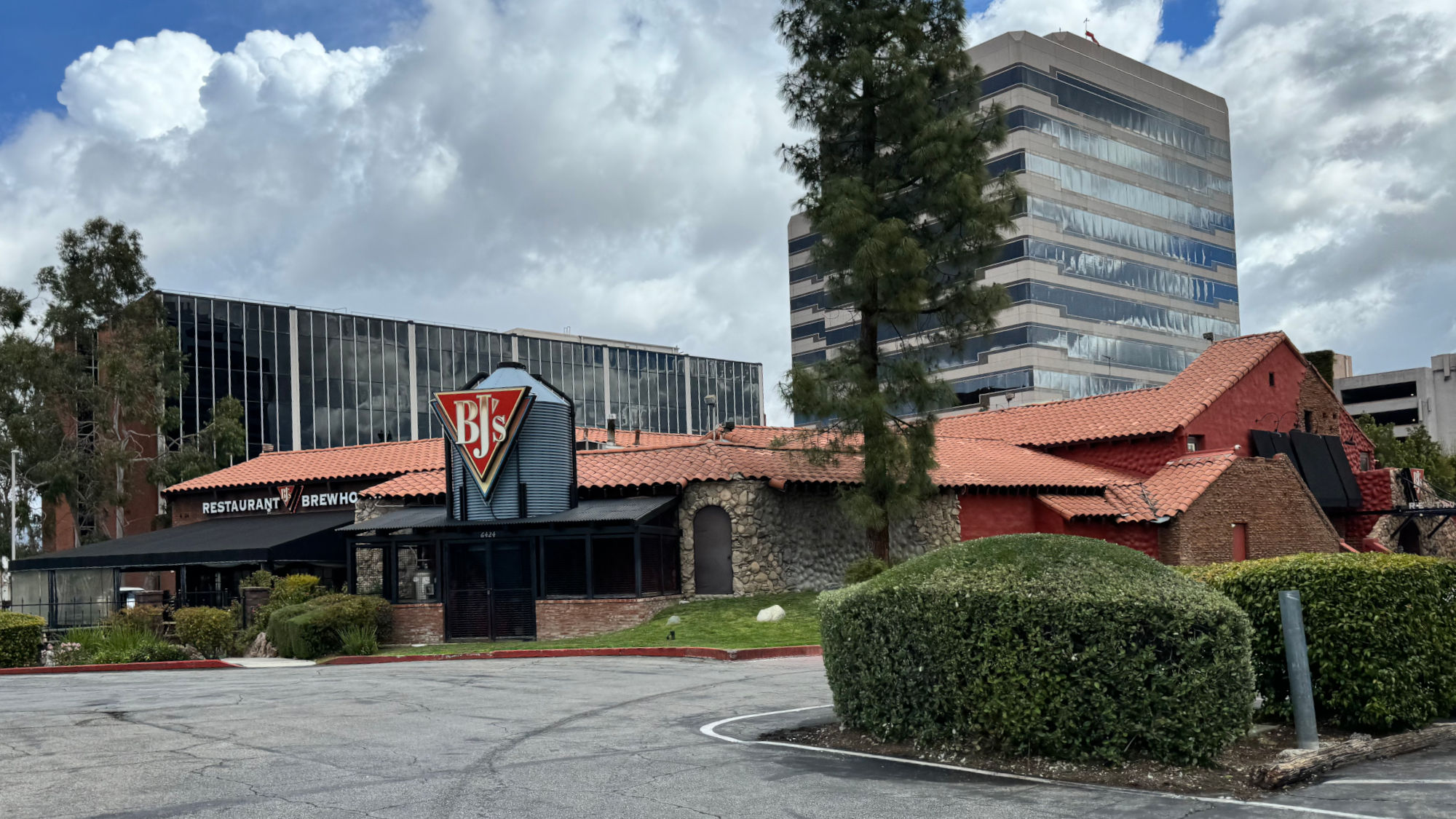 Woodland Hills BJ's Woodland Hills