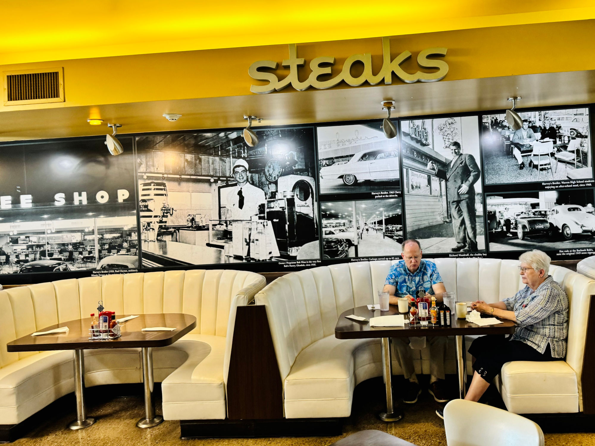 Steaks Booth Bob's Big Boy Downey Steaks Booth