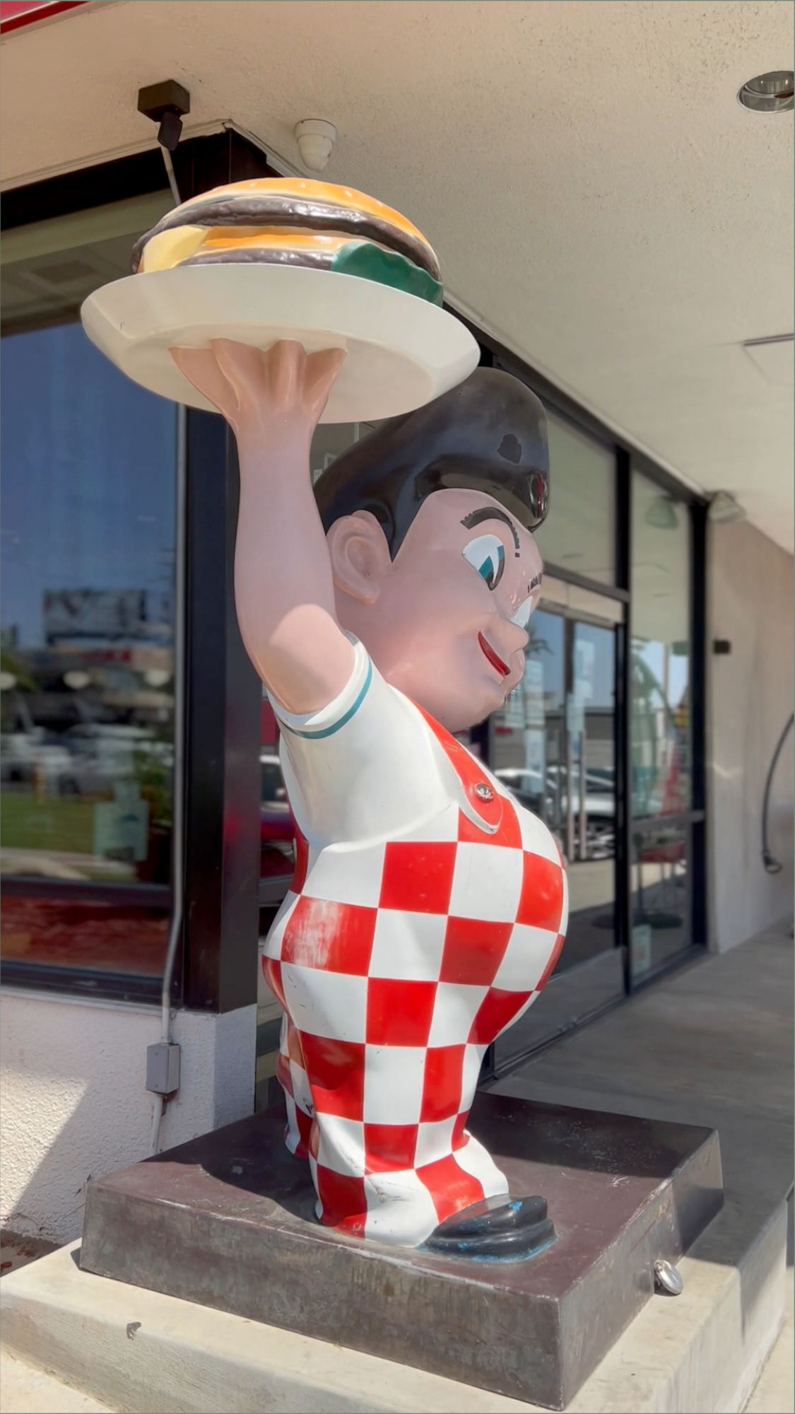 Mascot Bob's Big Boy Northridge Mascot