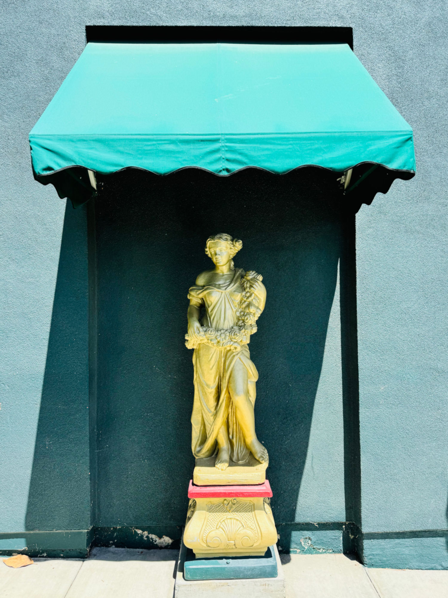 Air Conditioned Statue Buca di Beppo Air Conditioned Statue