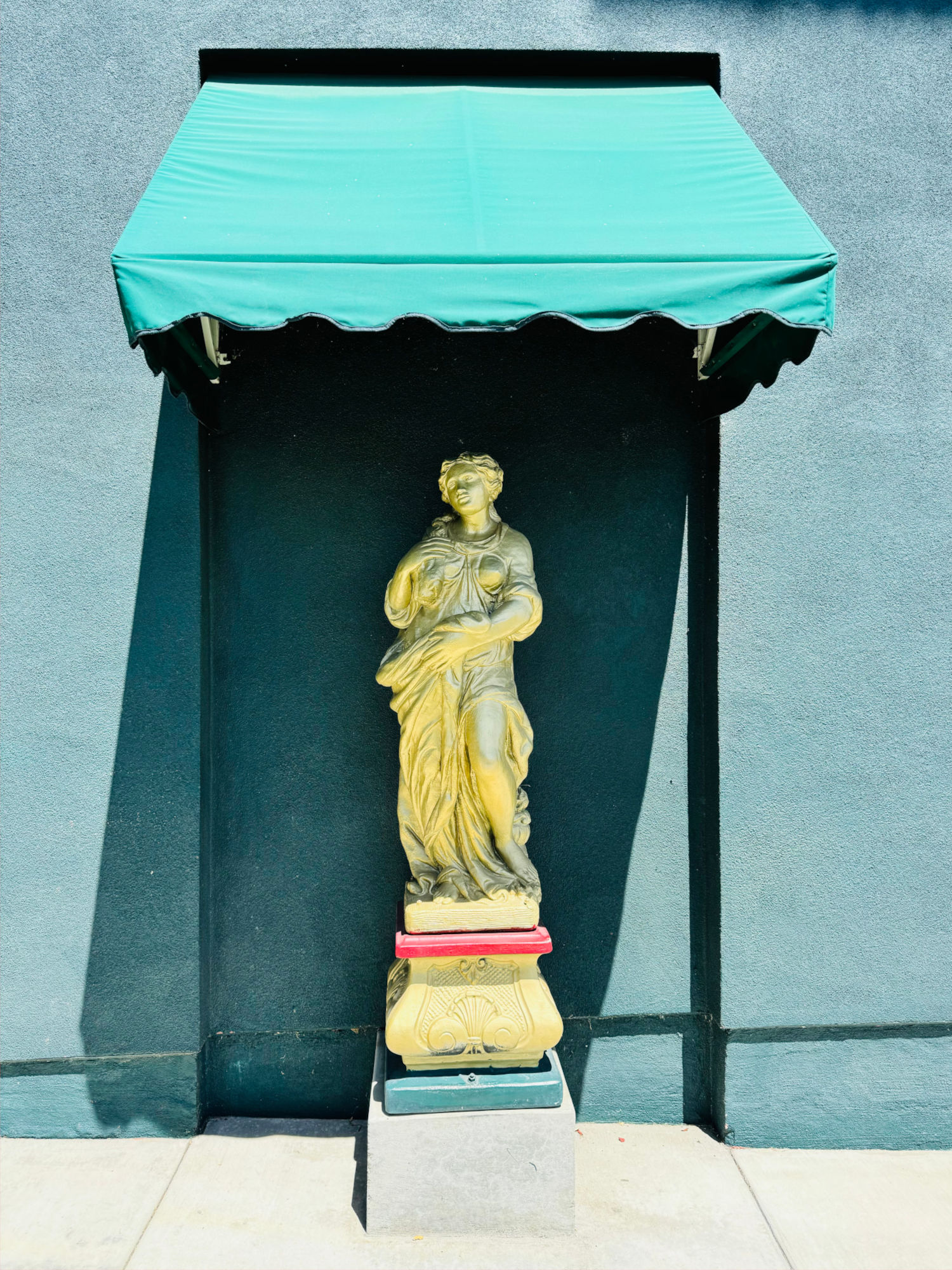 Banquets Statue Buca di Beppo Banquets Statue