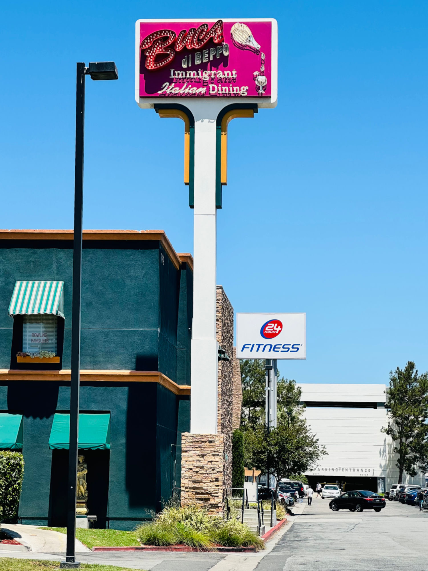 Sign Buca di Beppo Huntington Beach Big Sign