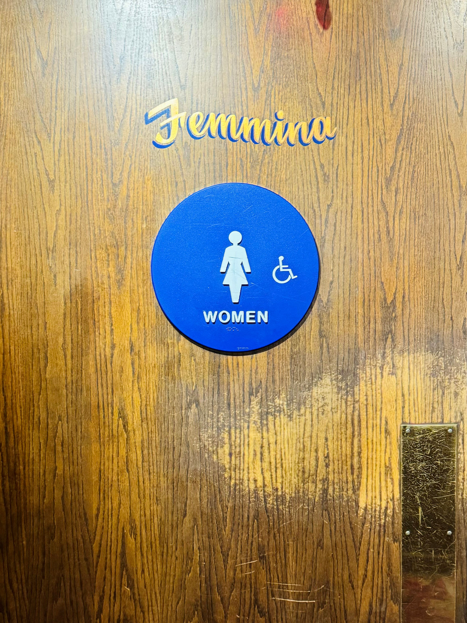 Femmina Buca di Beppo Huntington Beach Femmina