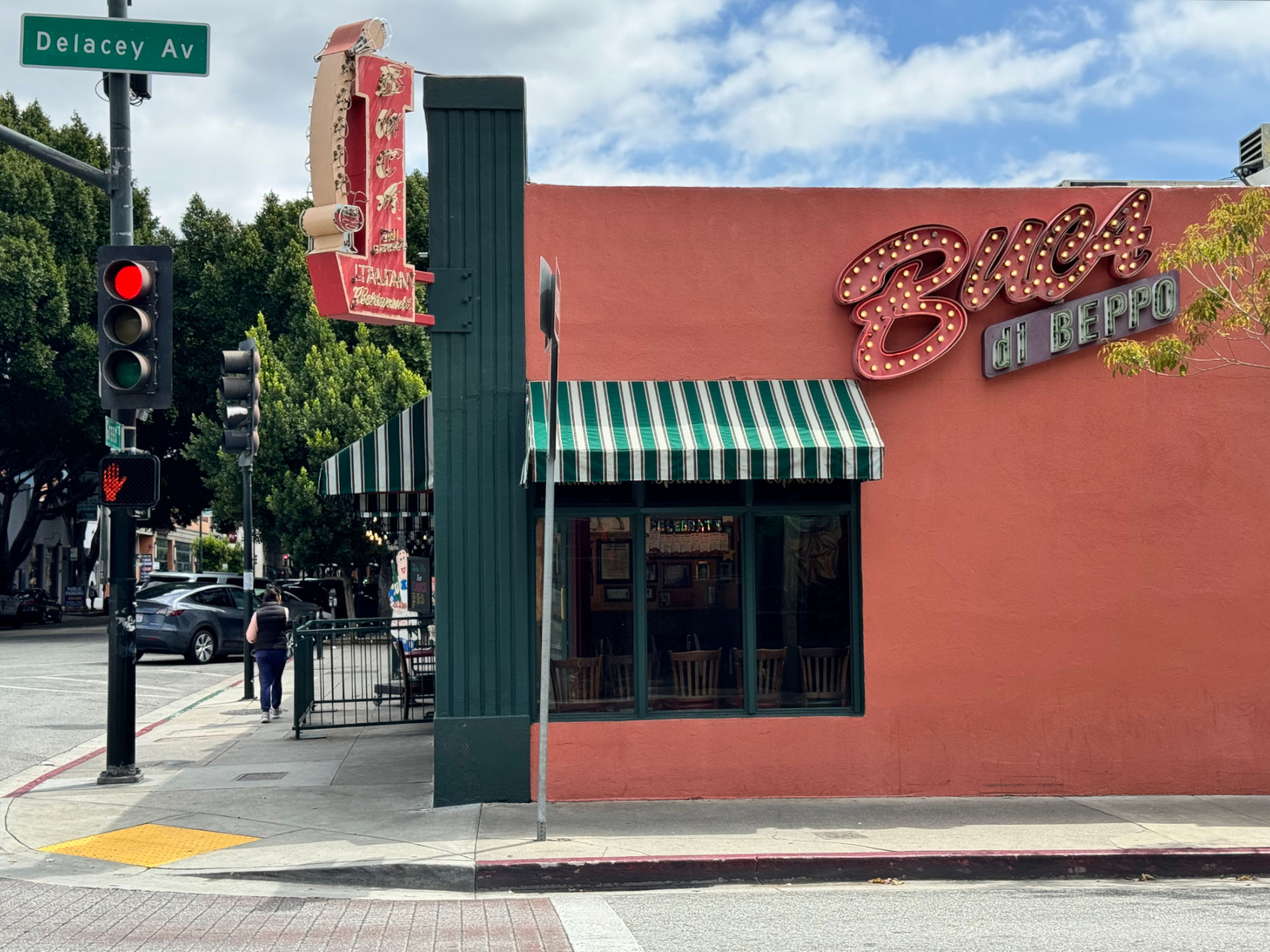 Building Buca di Beppo Pasadena Building