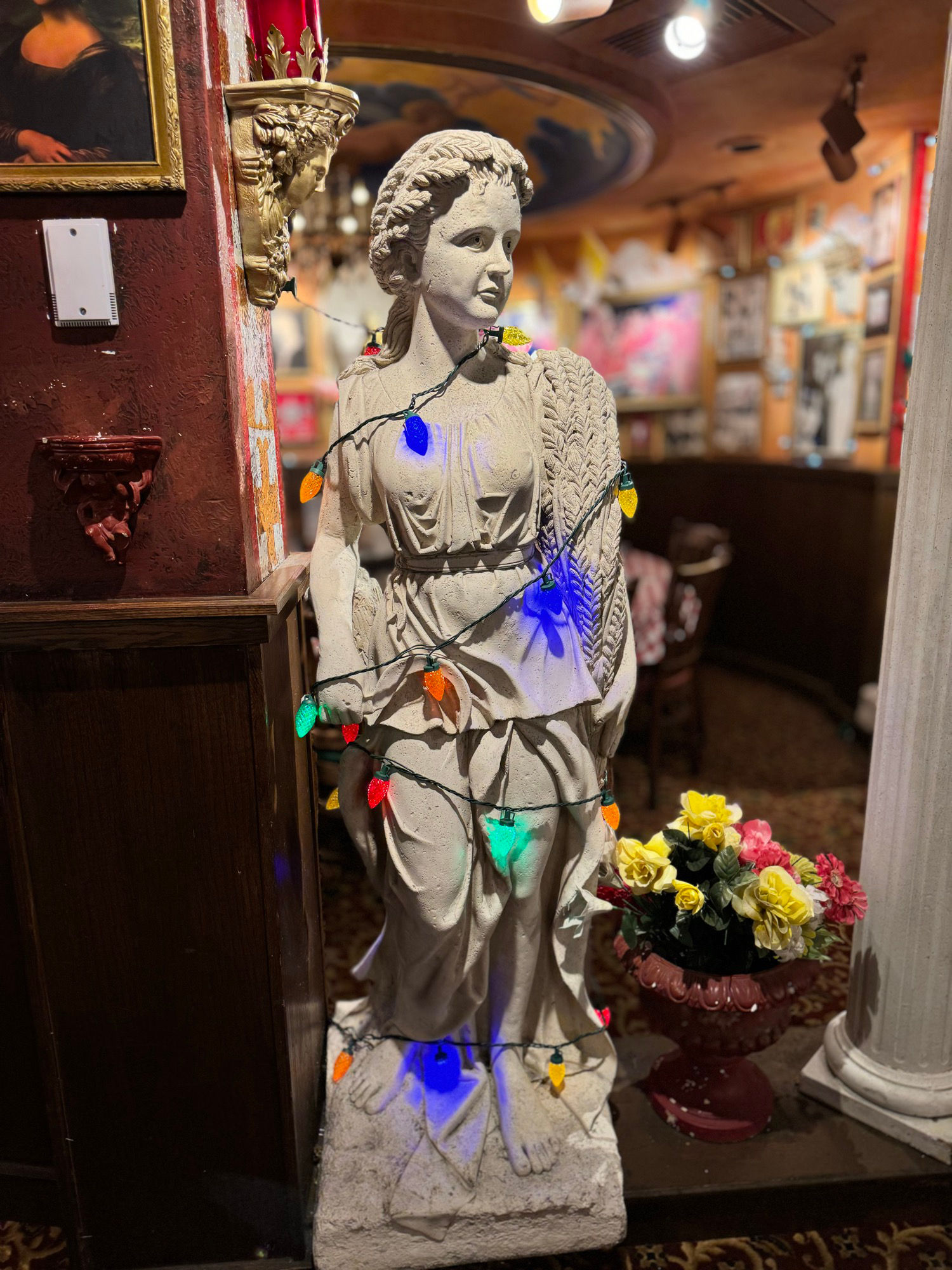 Buca di Beppo Pasadena Lady Statue