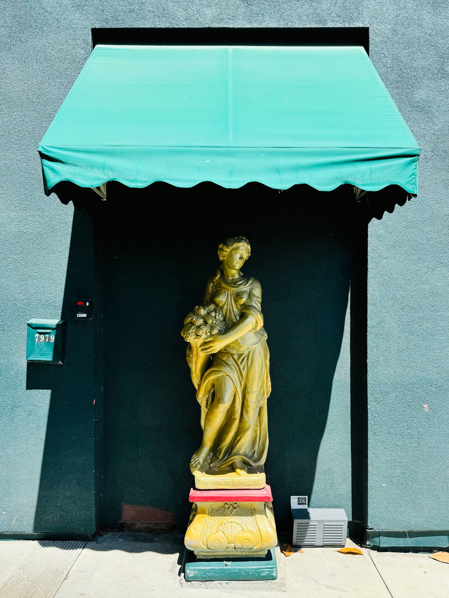 Tasty Food Statue Buca di Beppo Tasty Food Statue