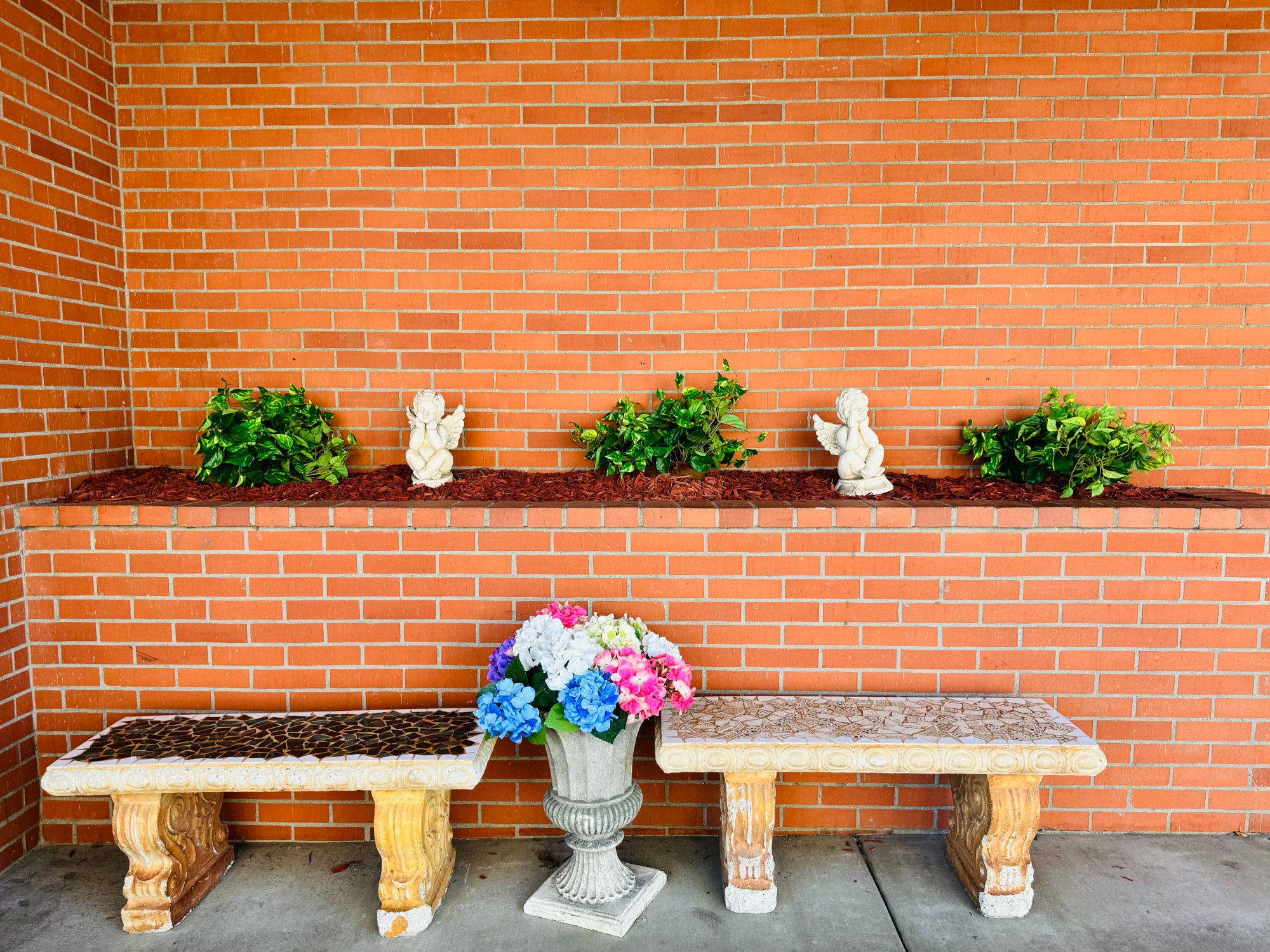 Waiting Bench Buca di Beppo Waiting Bench