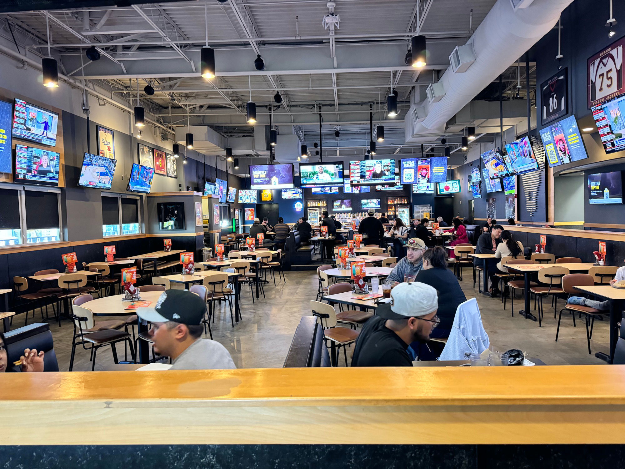 Oxnard Seating Area Buffalo Wild Wings Oxnard Seating Area