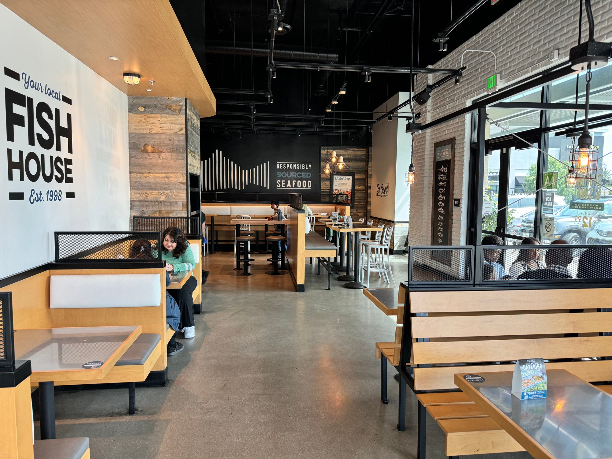California Fish Grill Tables