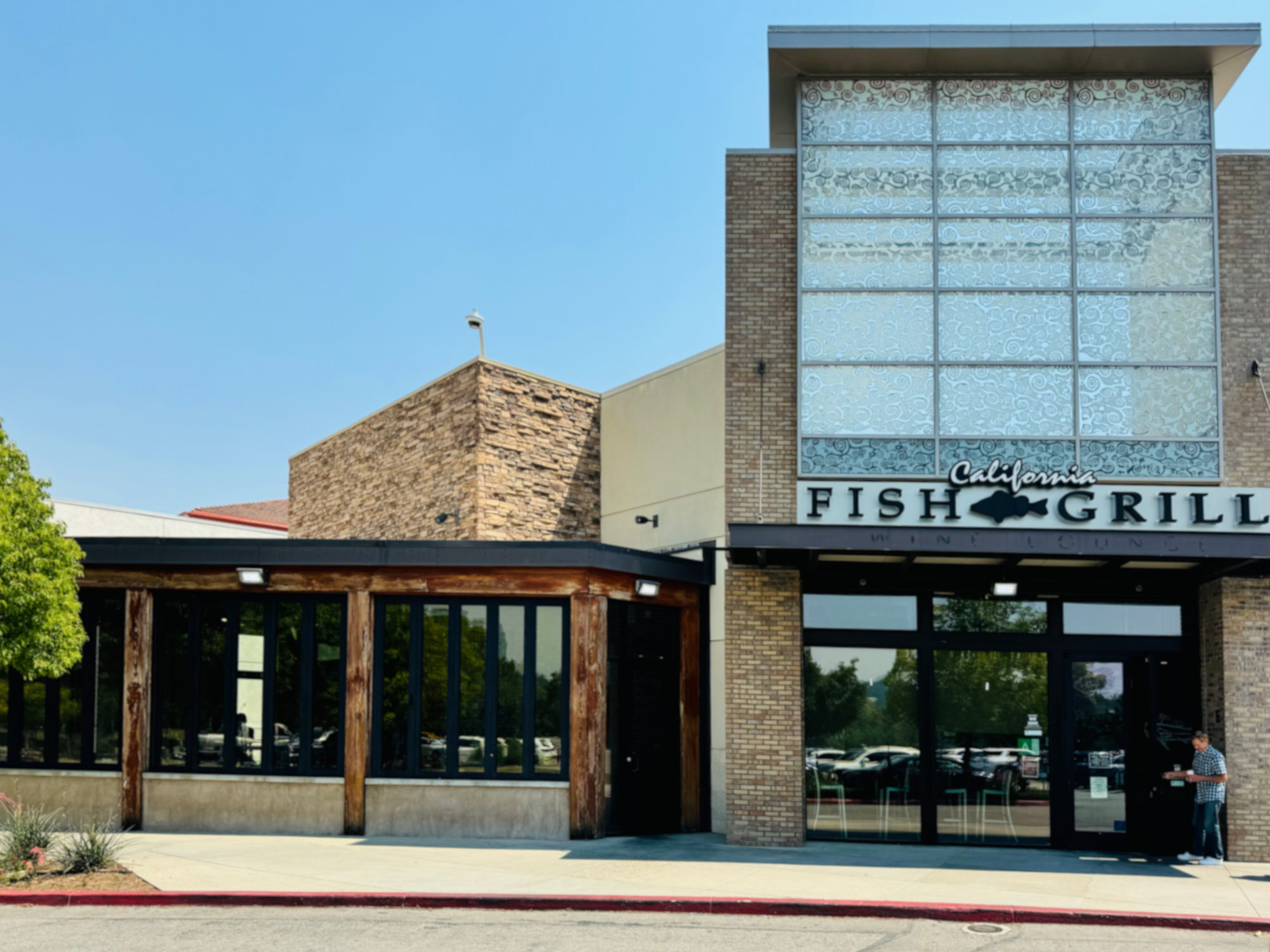 California Fish Grill Valencia Front