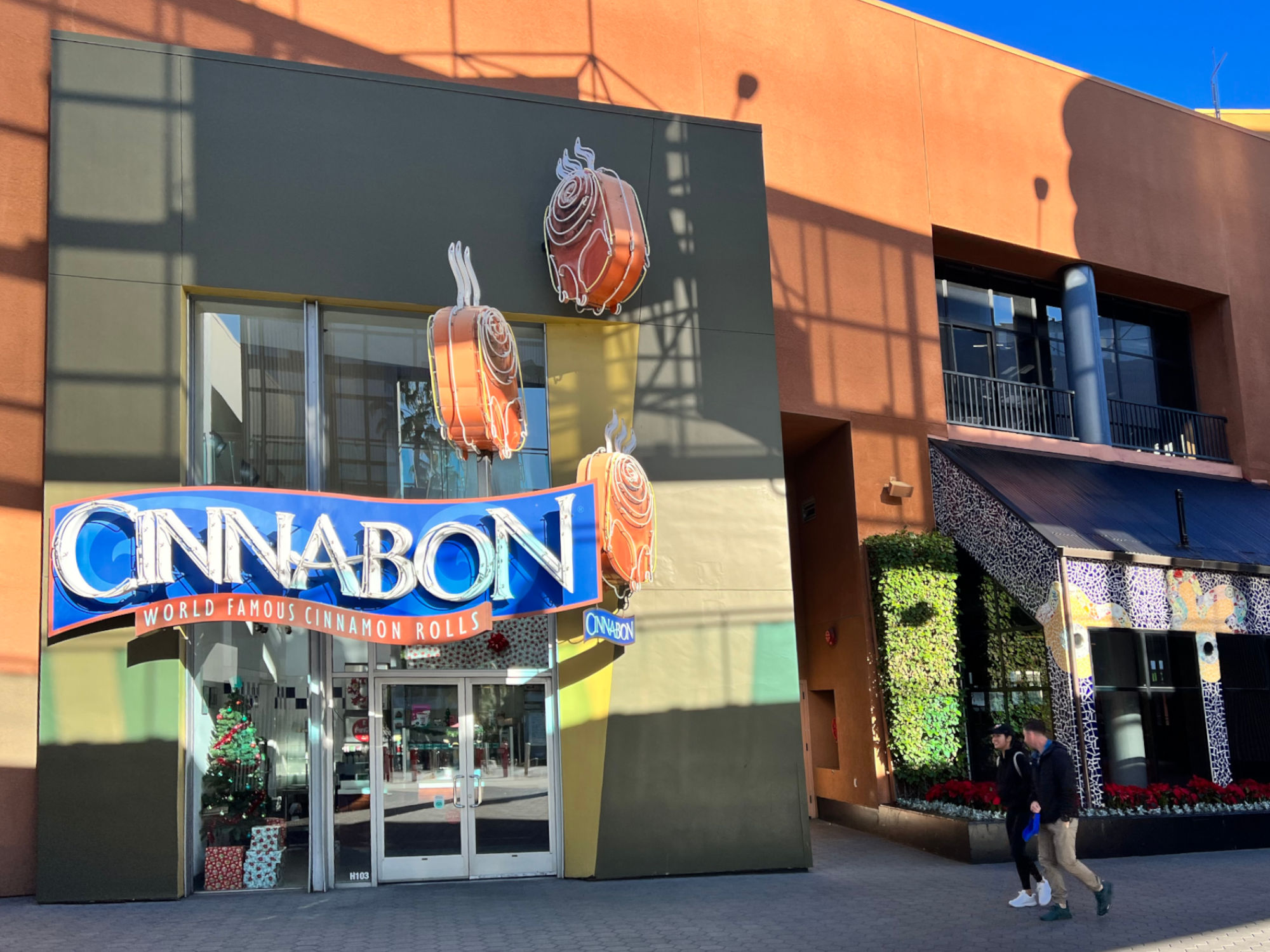 Universal City Walk Cinnabon Universal City Walk
