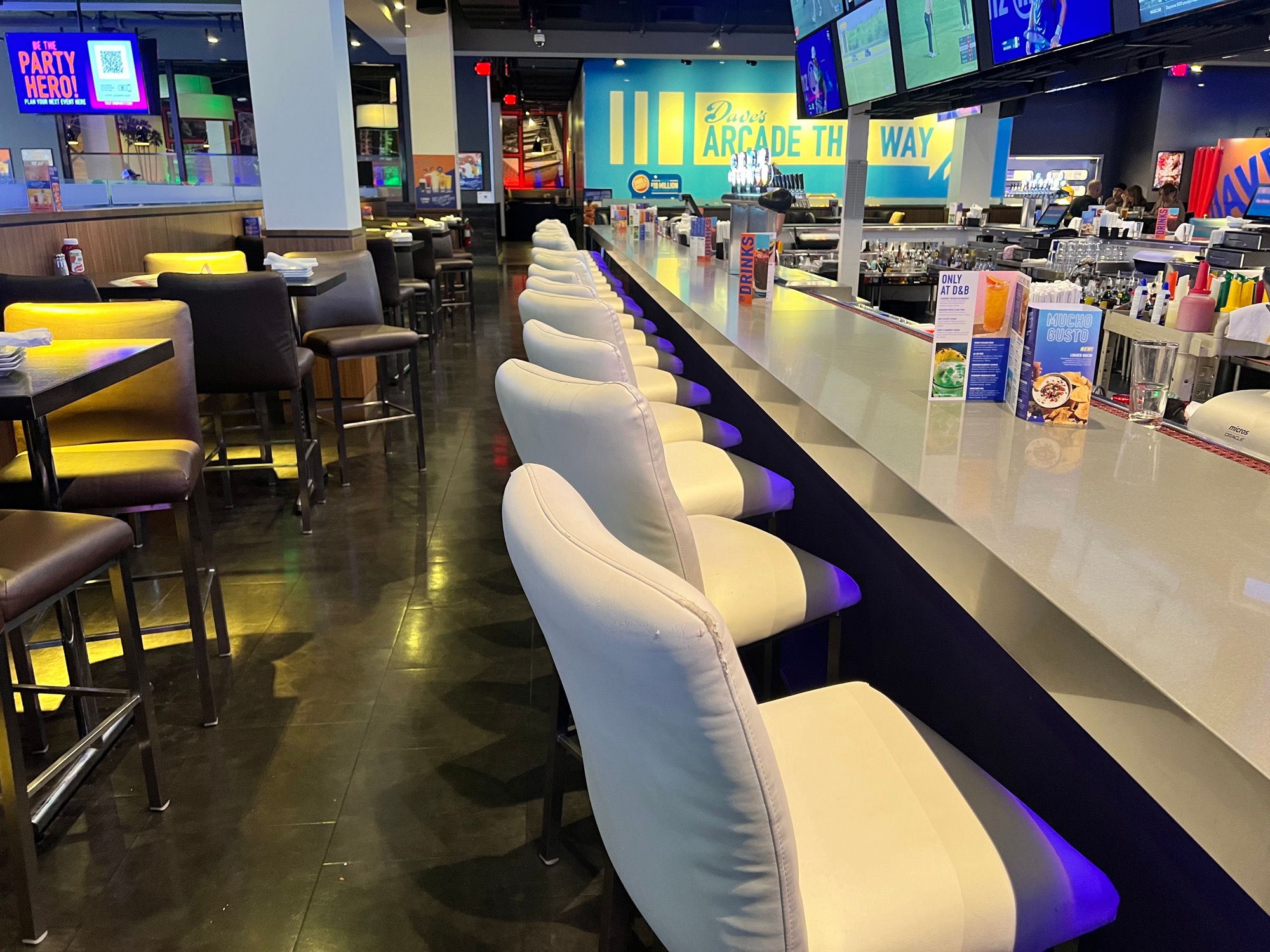 Dave and Buster's Bar