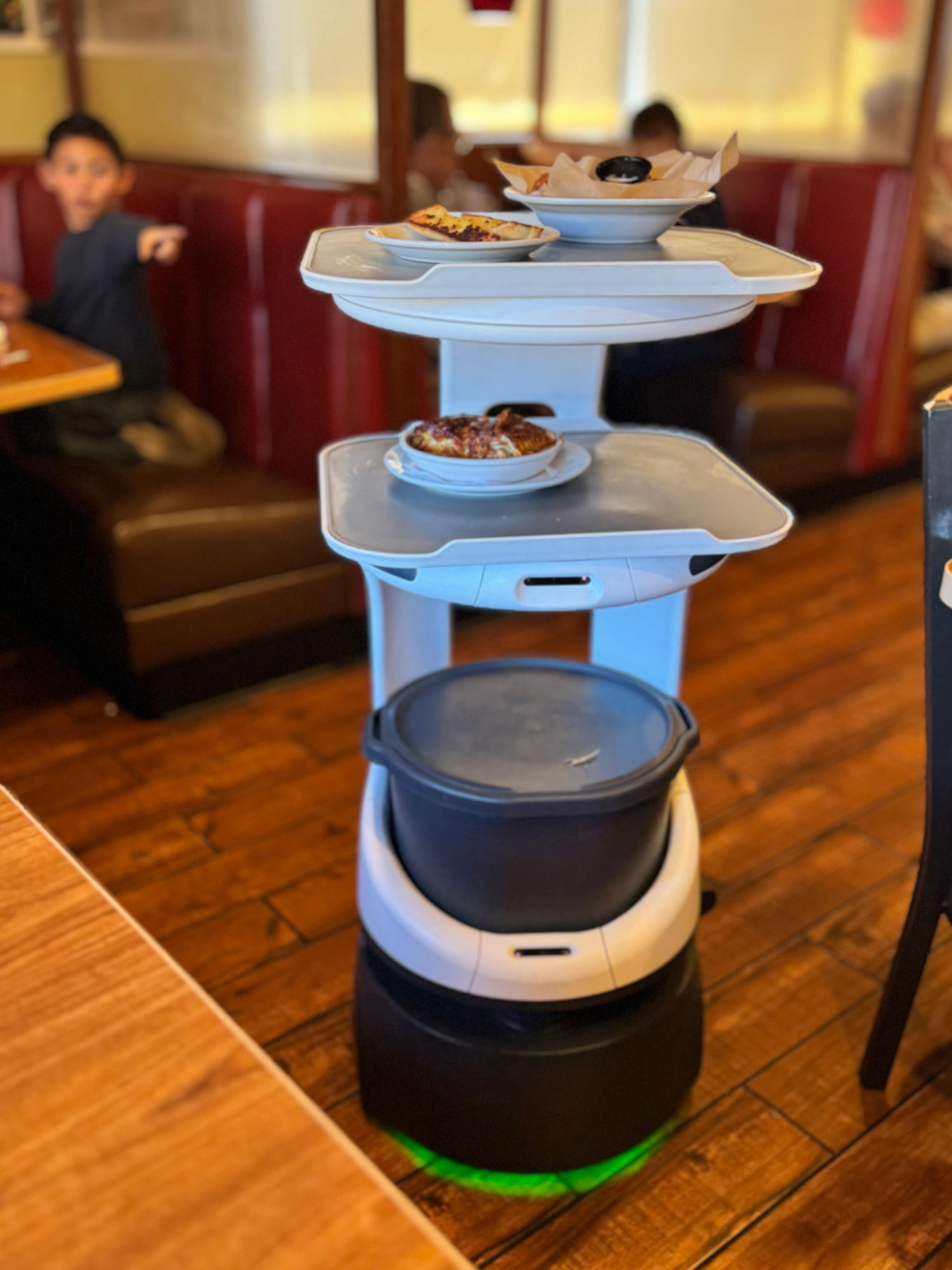 Robot Waiter Denny's Robot Waiter