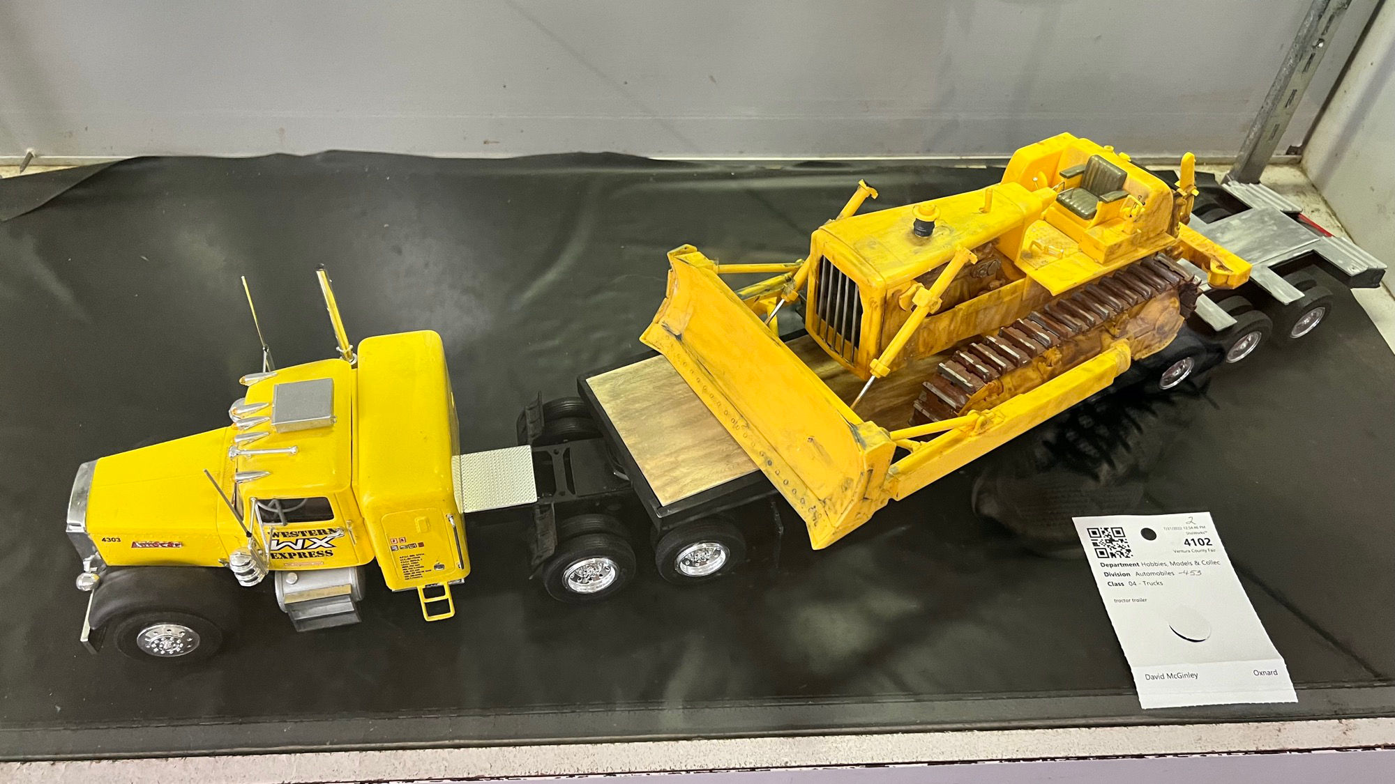 Scale Model Tractor Trailer